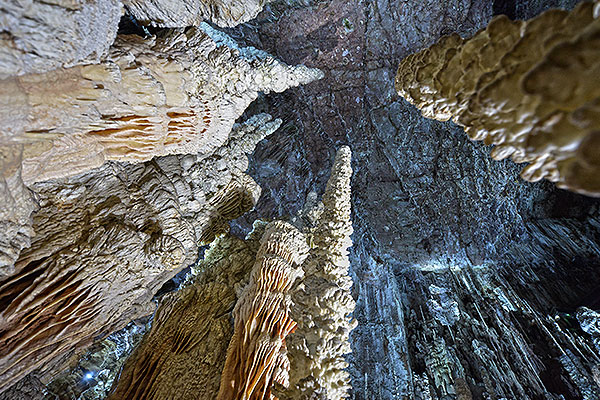 formation-stalagmites