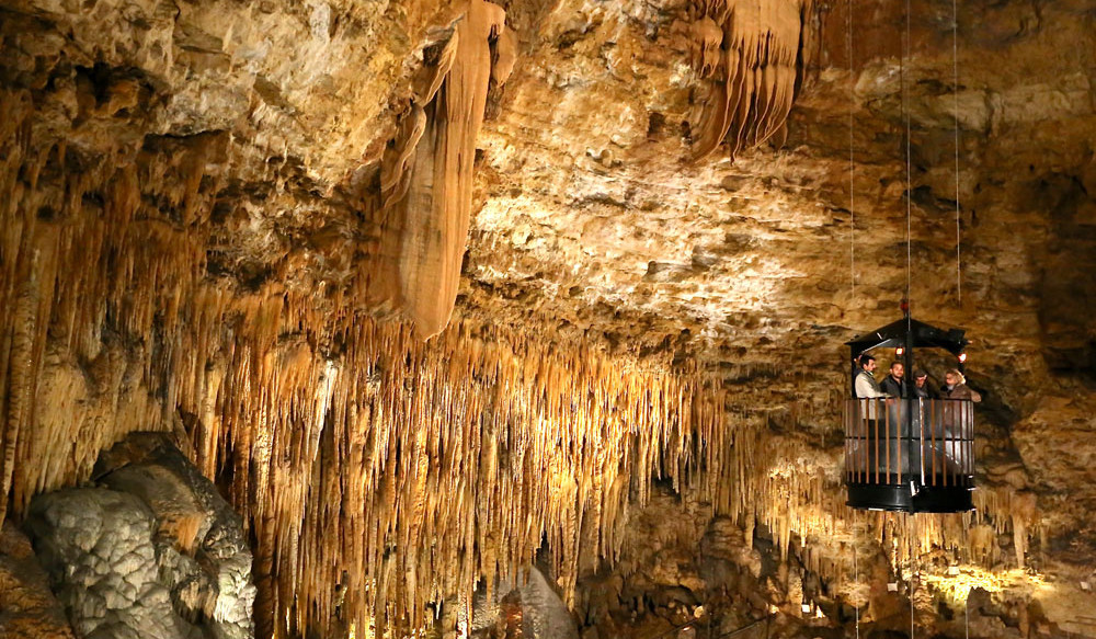 pkus-belle-grotte-france-gouffre-Proumeyssac