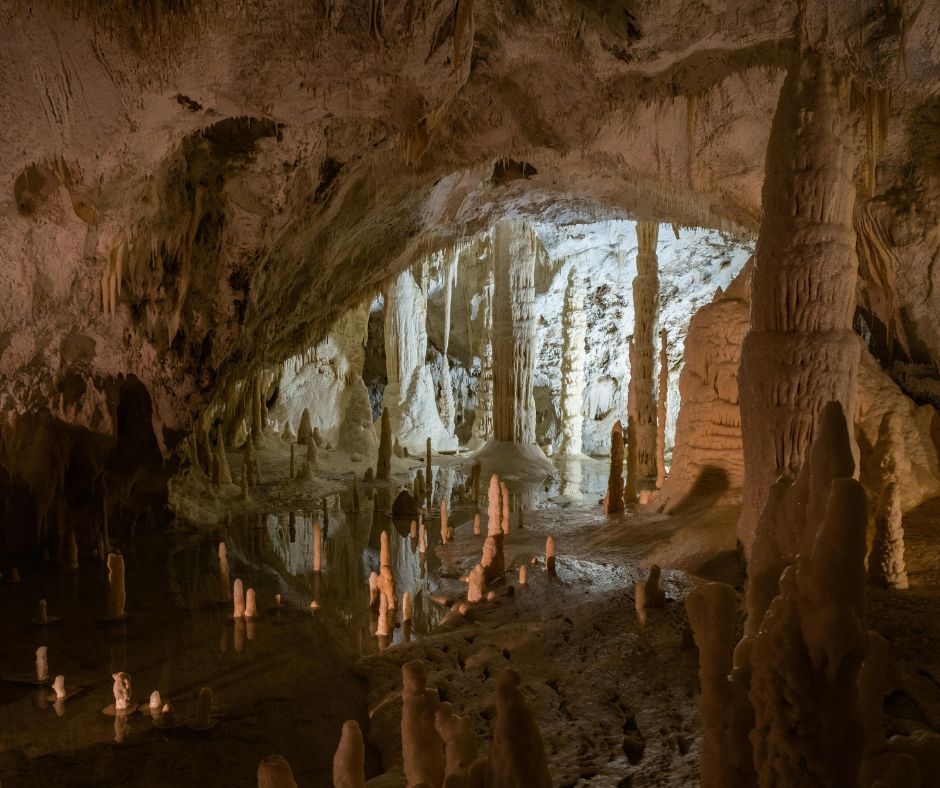 grotte-millau-demoiselles